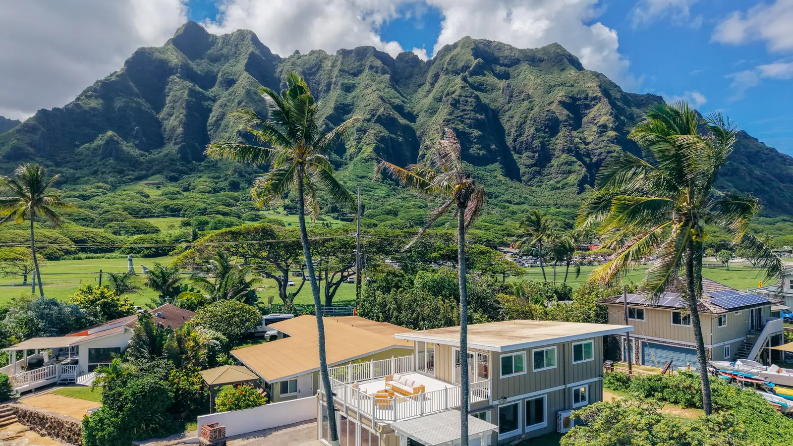 The Ko'olau range rising behind the coast