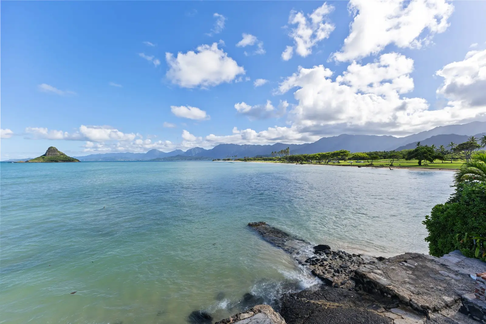 The Ka'a'awa shoreline on Oahu's windward coast